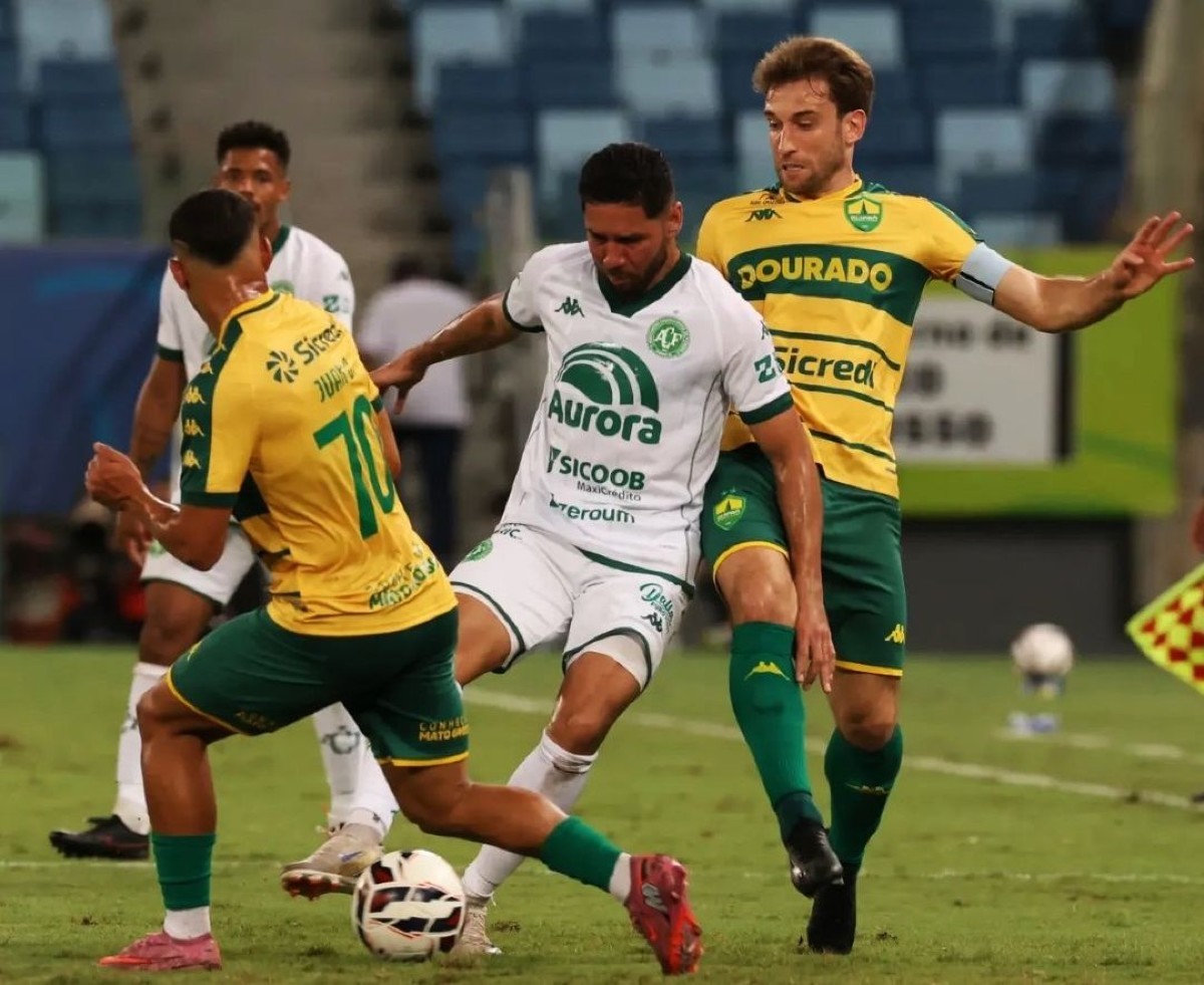 Goiás reassume a liderança após vitória contra o Paysandu