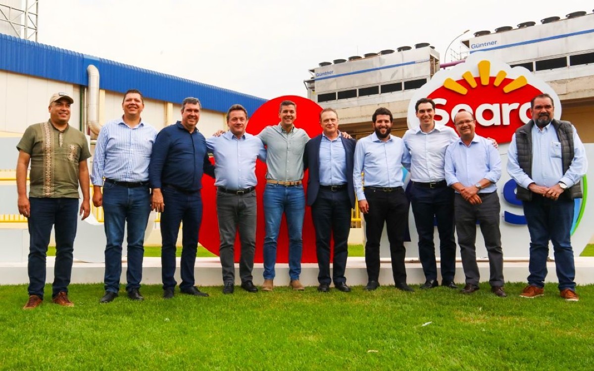 Governador Riedel, presidente do Paraguai Santiago Peña visitam a JBS Dourados