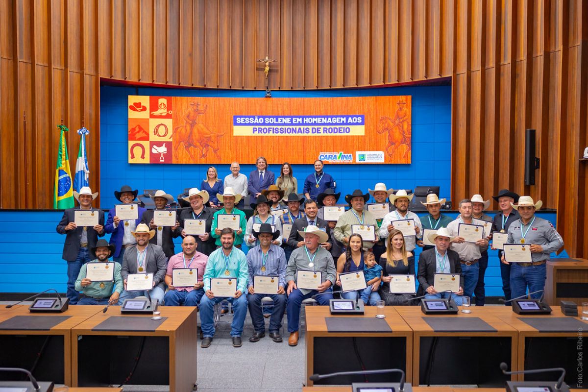 Deputado Caravina homenageia profissionais do Rodeio e reforça defesa do esporte
