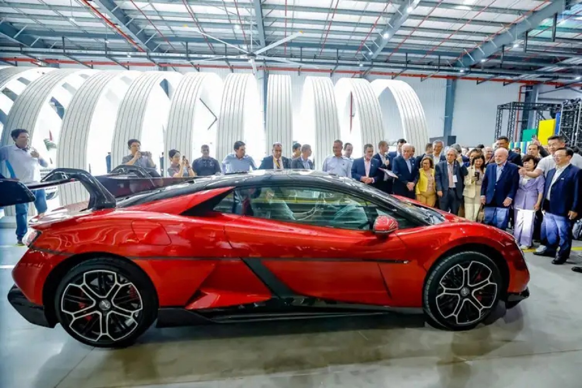 Nova fábrica de carros elétricos mostra confiança no Brasil, diz Lula