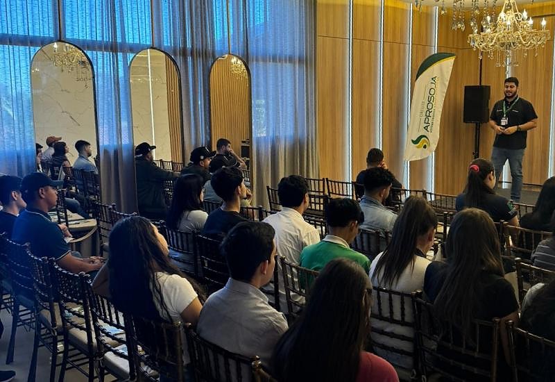 Minicurso com certificação MEC e visita à unidade móvel aproximam produtores e estudantes da tecnologia aplicada ao agro