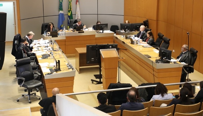 Apesar da confirmação da infração, os magistrados decidiram reduzir a multa aplicada de nove para três salários mínimos