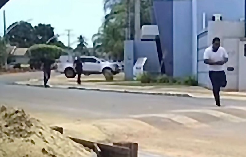 Preso por tentar matar adolescente tenta escapar após audiência em MS