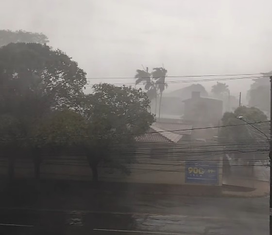 Temporal vira o tempo em minutos e provoca destruição em Mato Grosso do Sul