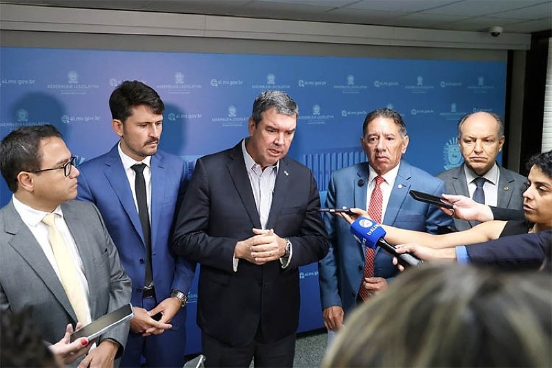 Riedel durante coletiva na Assembleia