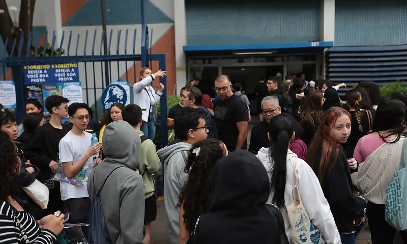 São Paulo (SP), 09/11/2025 - Estudantes no primeiro dia de provas do ENEM na UNIP Vergueiro em São Paulo