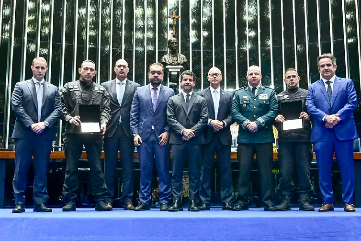 Congresso homenageia policiais mortos durante a Operação Contenção