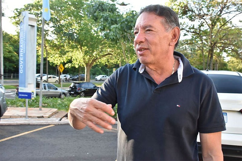 Gerson Claro em frente à Governadoria