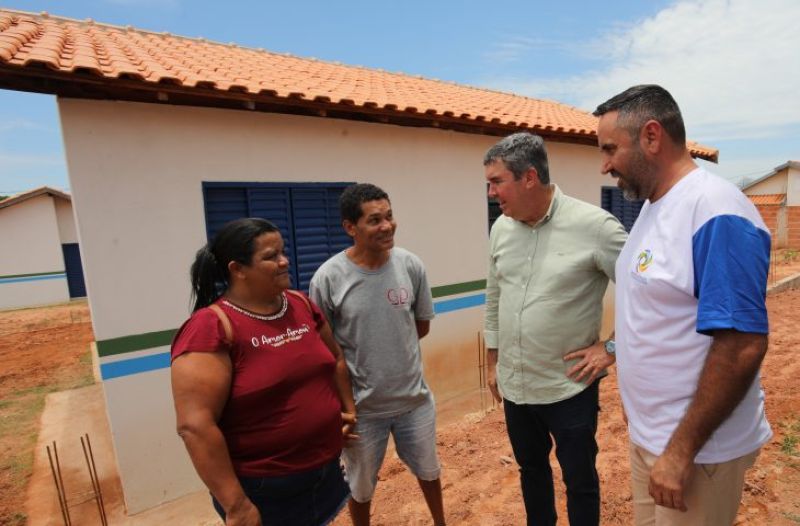 “Quando a gente entrega uma casa, é mais do que entregar uma chave. A dona Ana recebeu a chave e começou a chorar de alegria. Agora vocês possam criar seus filhos em um lar digno, "disse Riedel