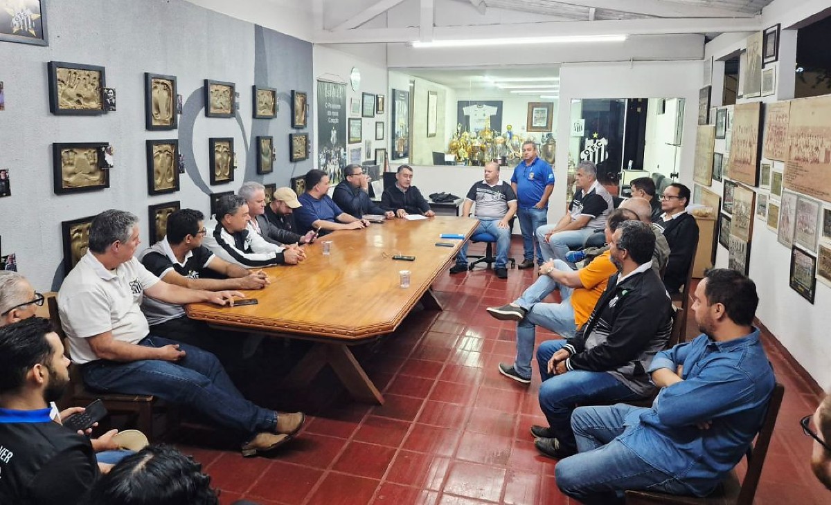 Presidente Nelson Antonio na Assembleia Geral do Operário FC 2025