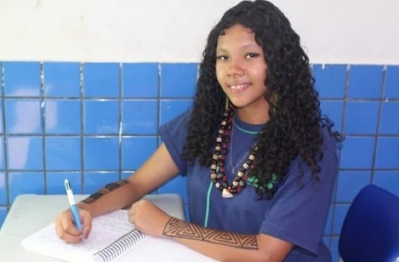 Jovem Terena de Nioaque alcança 1º lugar em vestibular da Uniderp para servidores e dependentes