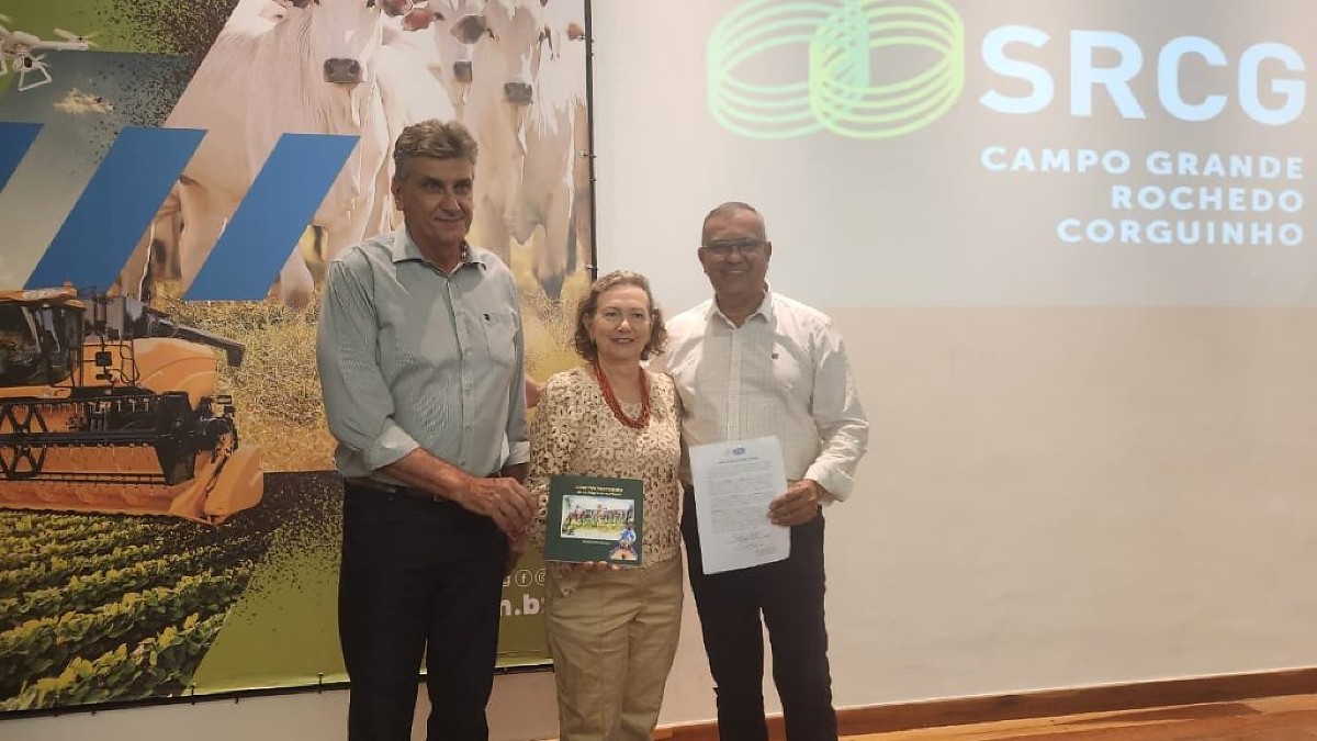 Livro doado “Comitiva Pantaneira – do rio Negro ao rio Piquiri” para as escolas da Rede Estadual de Ensino de MS