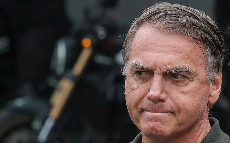Bolsonaro alegou 'paranoia' ao tentar violar tornozeleira