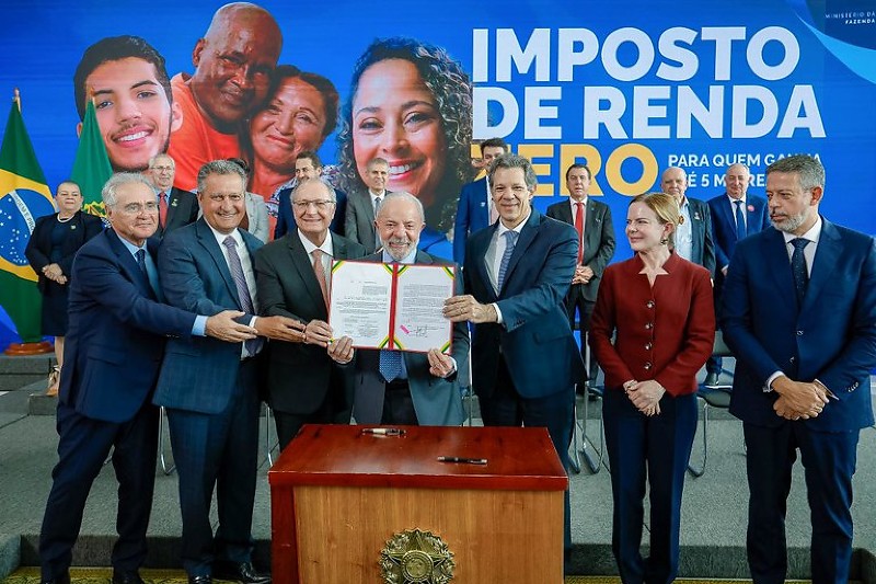Presidente Lula durante a cerimônia de sanção da lei de isenção do IRPF para contribuintes que recebem até R$ 5 mil mensais