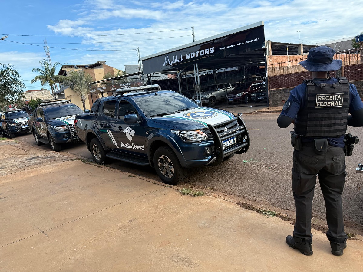 Polícia Federal e Receita Federal realizam operação contra esquema milionário de contrabando