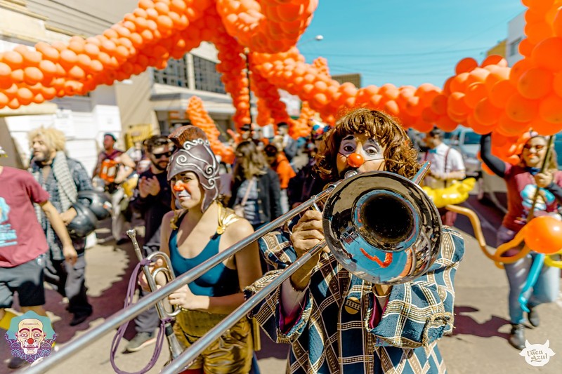 Palhasseata convida público a participar de festa com ritmo e humor