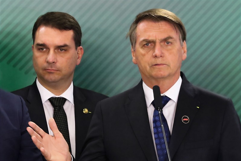 Flávio Bolsonaro e Jair Bolsonaro