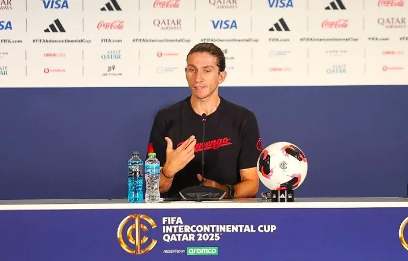 Filipe Luís mantém base campeã da Libertadores para duelo decisivo contra o Cruz Azul no Derby das Américas