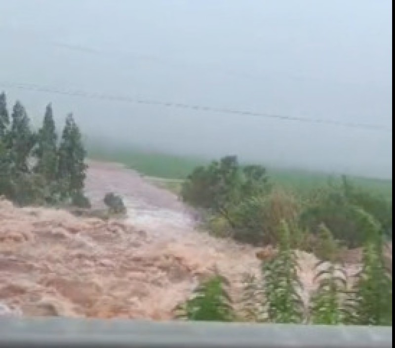 Temporal provoca alagamentos e destrói pontes na região de Paranhos