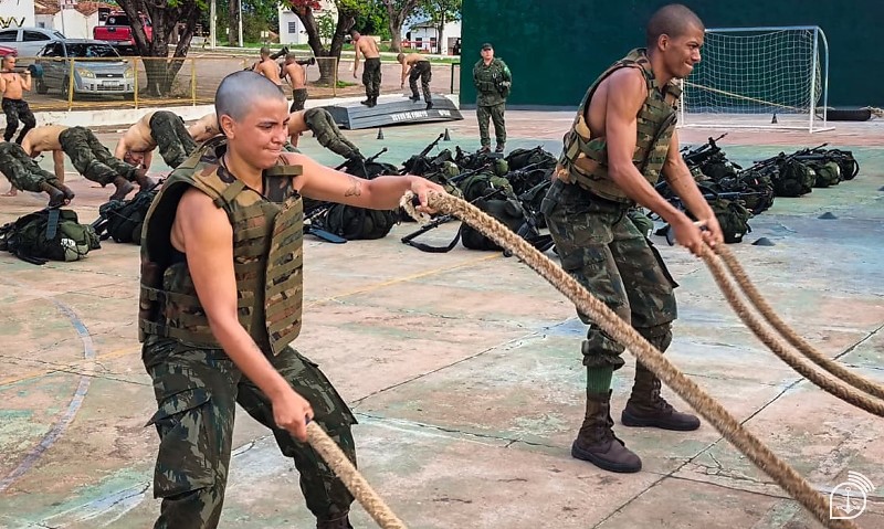 Maria Júlia enfrentou quase dois meses de treinamento intenso e teve o nome incluído em placa histórica da Marinha do Brasil