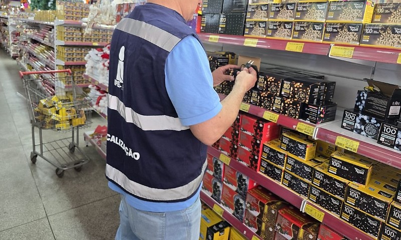 17/12/2025 - Rio de Janeiro - Inmetro identifica mais de 90 mil produtos da época do Natal irregulares, dos quais 82,4 mil eram brinquedos