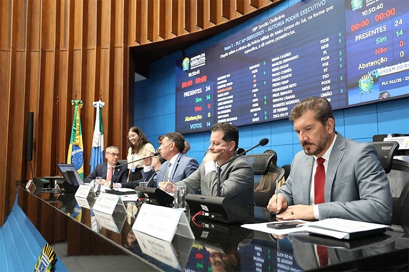 Mesa Diretora na última sessão do ano