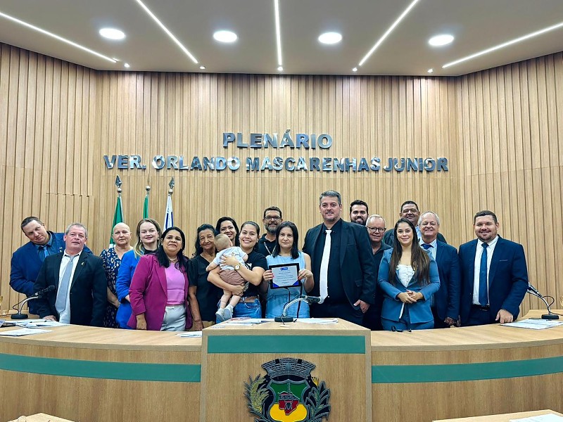 A homenagem reconhece o desempenho no preparo dos estudantes para o Exame Nacional do Ensino Médio (ENEM).