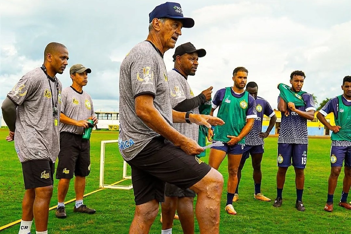 Leocir Dall´Astra técnico do Costa Rica 2026