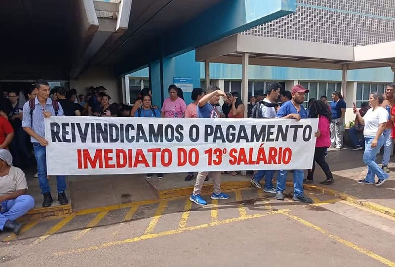 Trabalhadores celetistas da Santa Casa em movimento em protesto pelo não pagamento do 13º salário