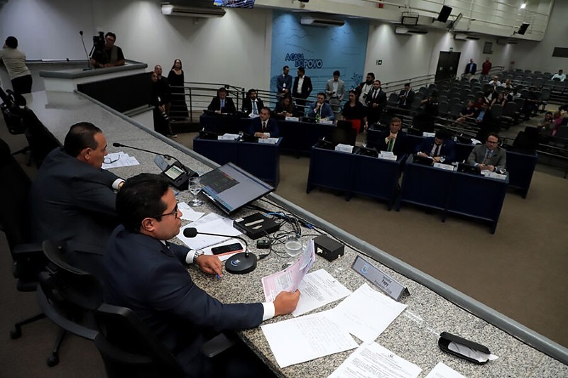 Projeto aprovado em sessão extraordinária suspende decreto municipal e muda cobrança em 2026