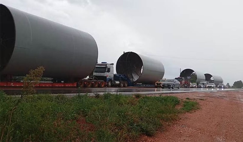 Carretas com peças gigantes chegam a MS