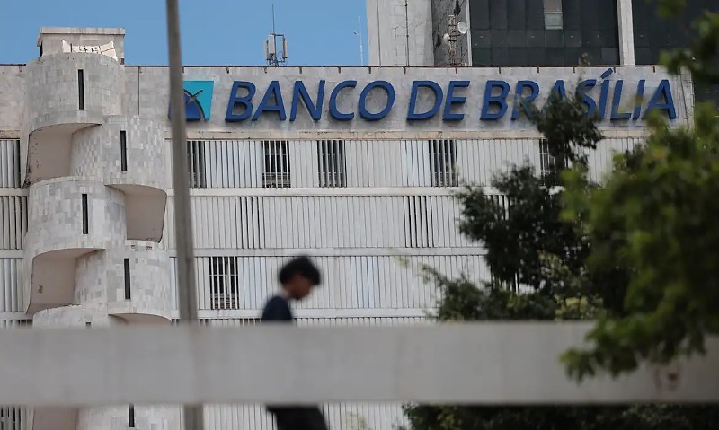 Brasília (DF), 19/11/2025 – Fachada do prédio do banco de Brasília (BRB). Em março de 2025, o conselho do Banco BRB aprovou a compra de 58% do capital do Banco Master, valor estimado em R$ 2 bilhões. O acordo previa que o BRB, uma sociedade de capita