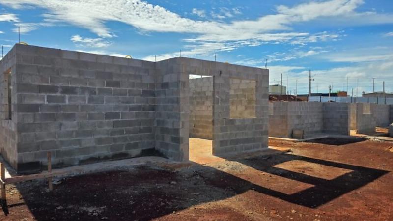 Obras somam 198 casas financiadas pelo FAR em bairros de MS