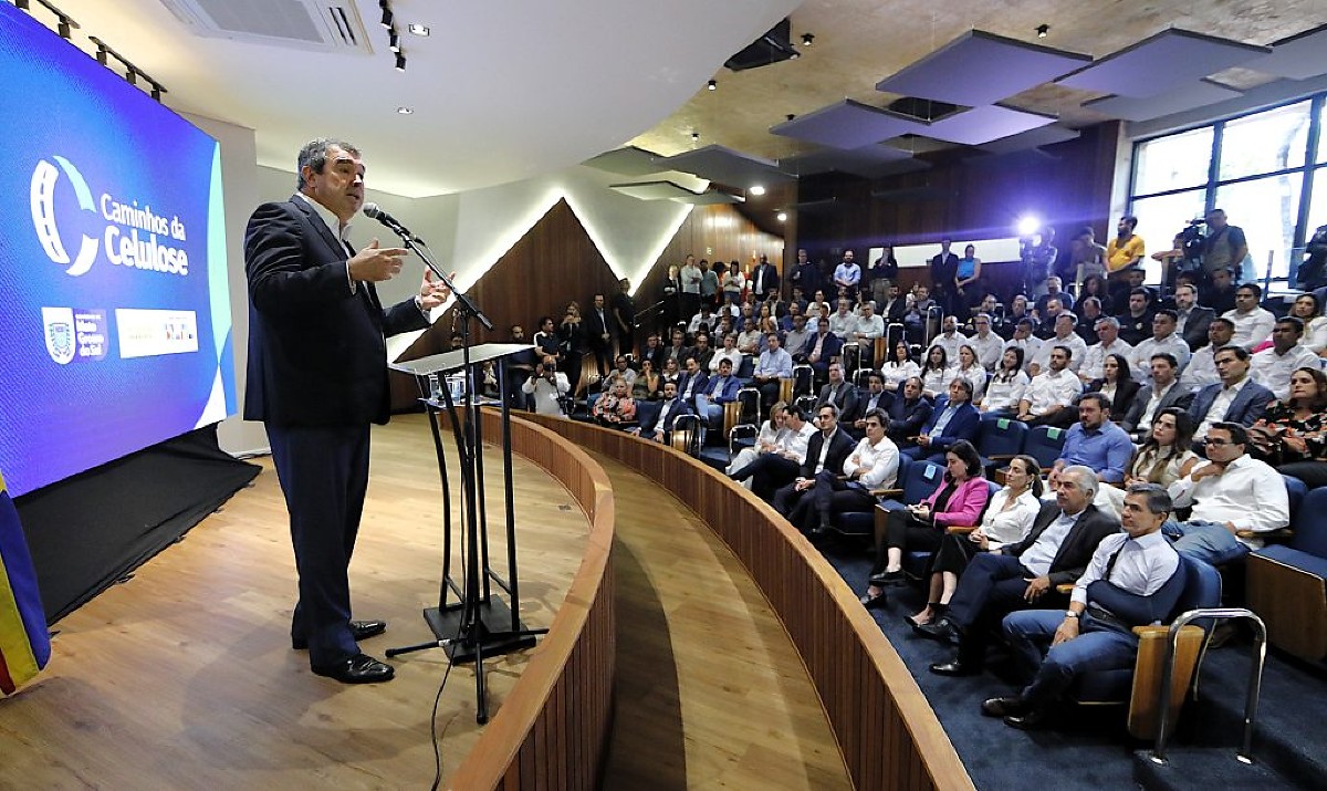 Governador Eduardo Riedel - durante apresenta&ccedil;&atilde;o t&eacute;cnica da Rota da Celulose