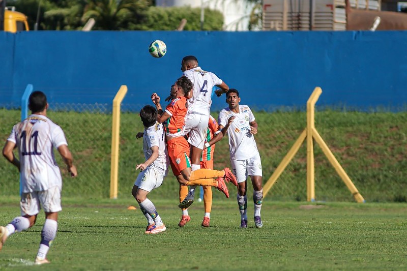 Naviraiense mantém a ponta após empate com o Costa Rica