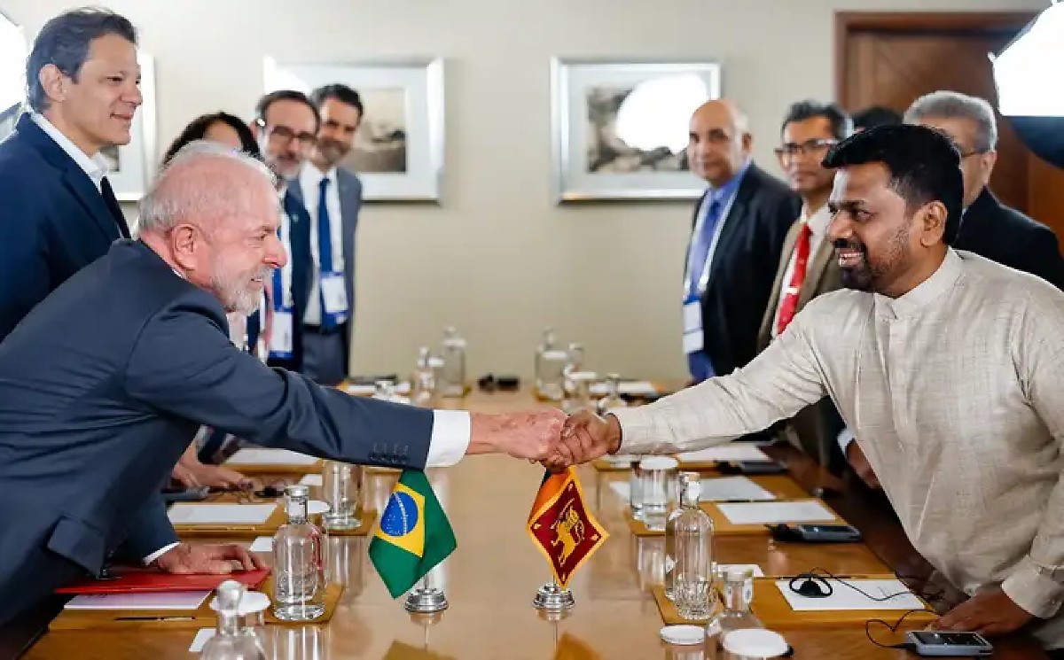 Lula e Macron tratam de defesa, ci&ecirc;ncia e tecnologia e com&eacute;rcio