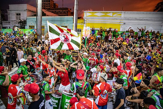 Mocidade da Nova Corumb&aacute; celebra vit&oacute;ria com enredo sobre liberdade