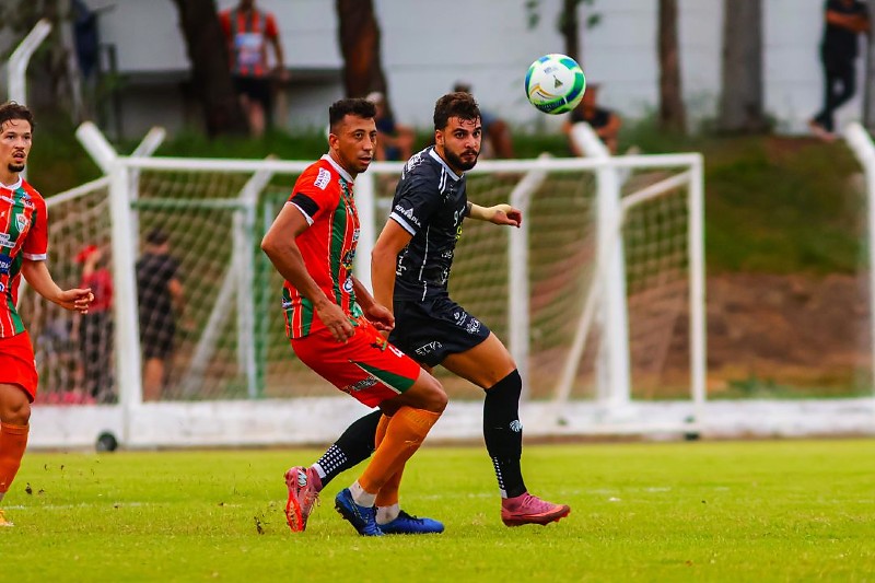 Líder Naviraiense segura pressão do Operário e carimba vaga na semifinal do Sul-Mato-Grossense