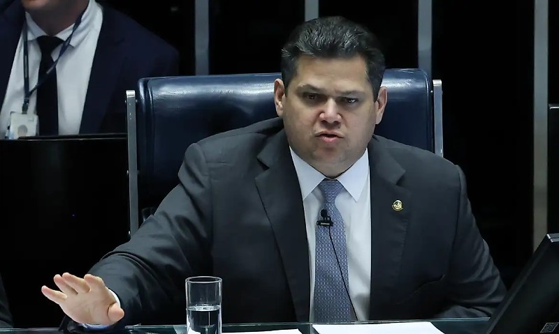 Brasília 03/12/2025 Senador e presidente do Congresso, Davi Alcolumbre, durante discurso contra o STF