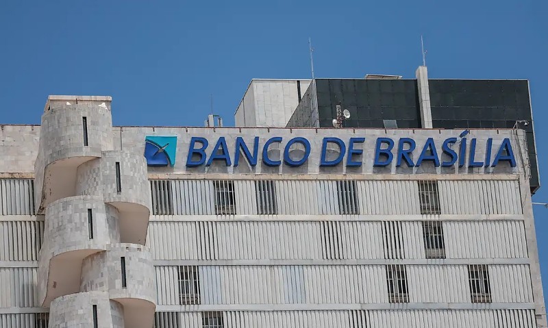 Brasília (DF), 19/11/2025 – Fachada do prédio do banco de Brasília (BRB). Em março de 2025, o conselho do Banco BRB aprovou a compra de 58% do capital do Banco Master, valor estimado em R$ 2 bilhões. O acordo previa que o BRB, uma sociedade de capita