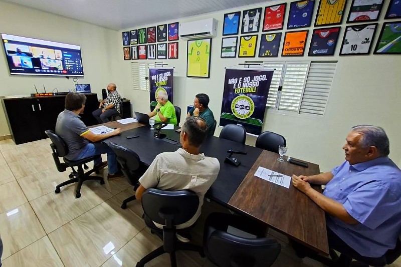 Presidente Estevão Petrallás e definiu com dirigentes os próximos jogos da 2ª fase do Estadual