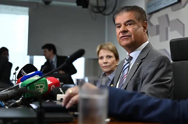 Senador Nelsinho Trad e Tereza Cristina em coletiva de imprensa