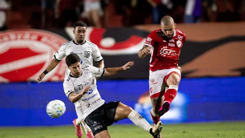 Com gol irregular, Vila Nova empata com o Operário-MS e garante vaga nos pênaltis na Copa do Brasil