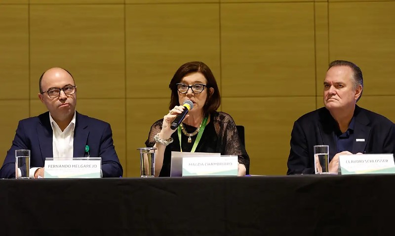 Rio de Janeiro (RJ), 13/03/2026 –A presidente da Petrobras, Magda Chambriard, anuncia o reajuste no preço do diesel ao lado os diretores executivos de Financeiro e de Relacionamento com Investidores, Fernando Melgarejo, e de Logística, Comercializaçã