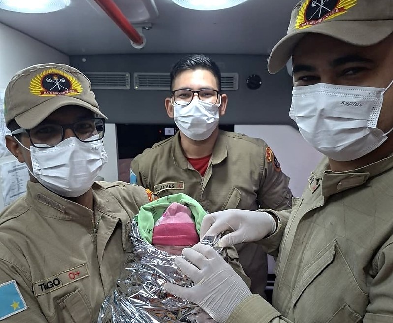 Bebê nasceu saudável após mãe entrar em trabalho de parto antes de chegar ao hospital