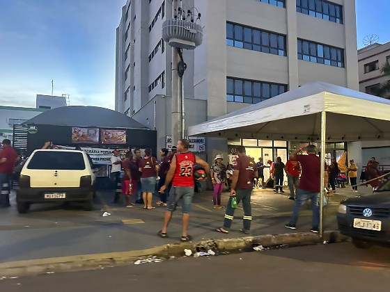 MST bloqueia BR-163 e gera congestionamento quilométrico em Campo Grande