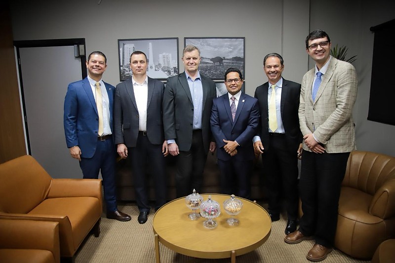 Representantes do governo ucrâniano foram recebidos na Câmara Municipal