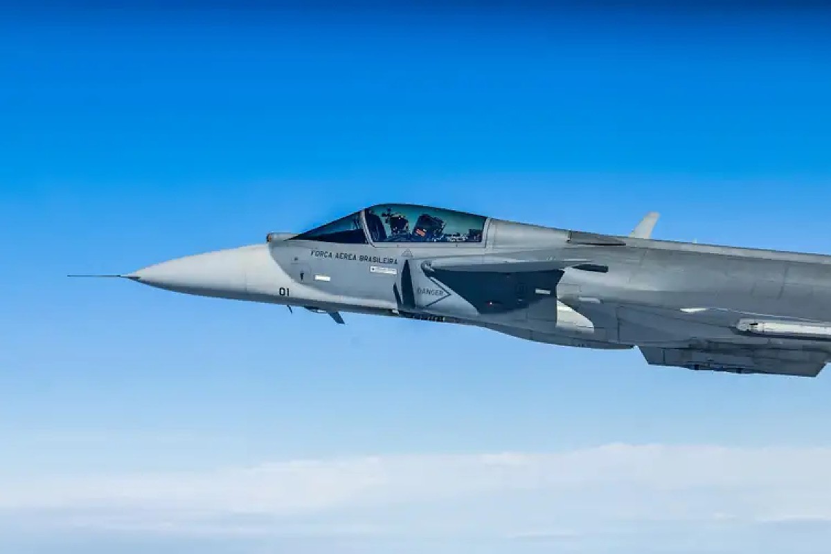 Lula batiza primeiro ca&ccedil;a Gripen produzido no Brasil