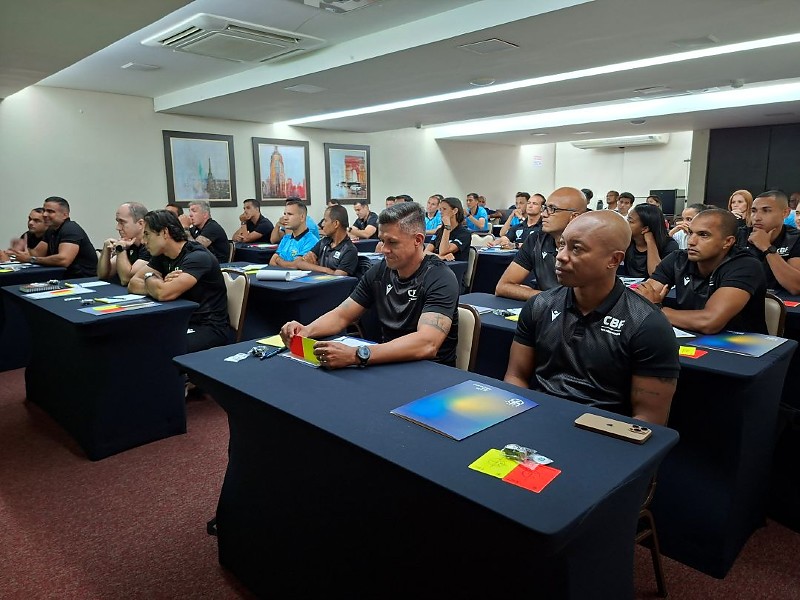Seminário reúne 40 profissionais com treinamentos teóricos no Hotel Indaiá