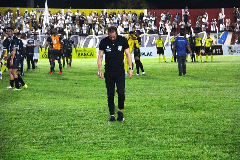 Técnico Paulo Massaro agora ex-treinador do Operário FC 2026 levando o Galo a novos desafios e calendário em 2027